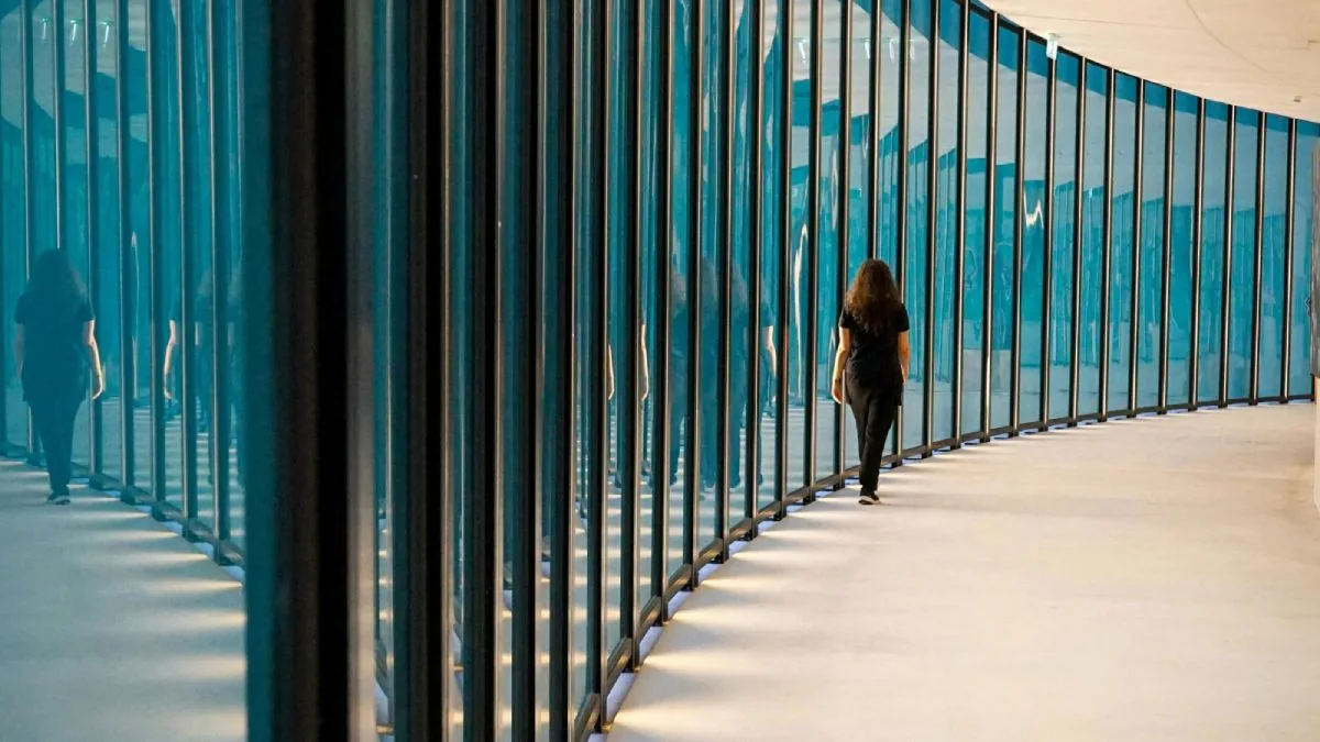 Facade architecturale aux panneaux graphiques